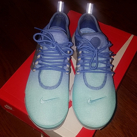 SOLD***Women's Nike Presto Fly - Picture 4 of 8